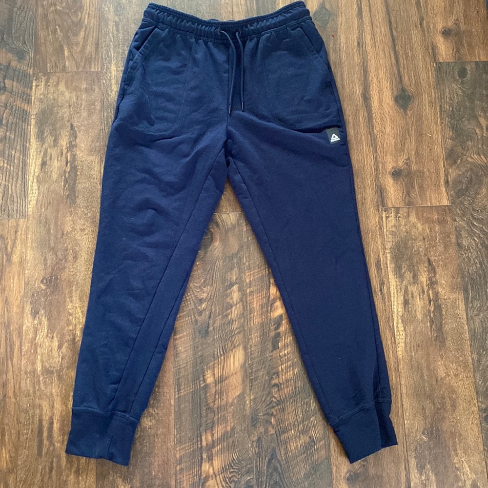 Men’s sweatpants. navy.